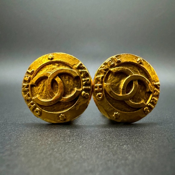 ‼️FINAL PRICE‼️ LOT 939 24k gold plated Chanel vintage slip on earrings - Picture 1 of 9